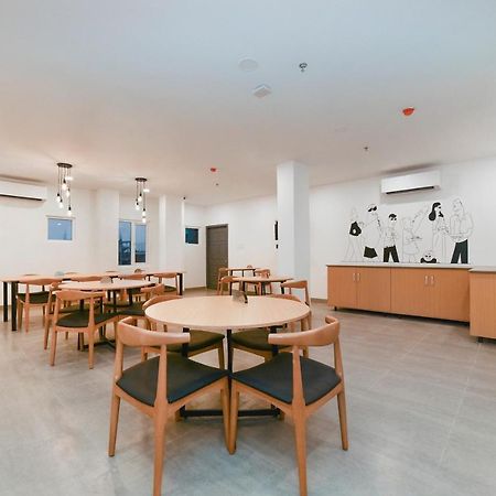 Vaccinated Staff- Oyo Townhouse 384 Nk Hotels Dispur Eksteriør billede