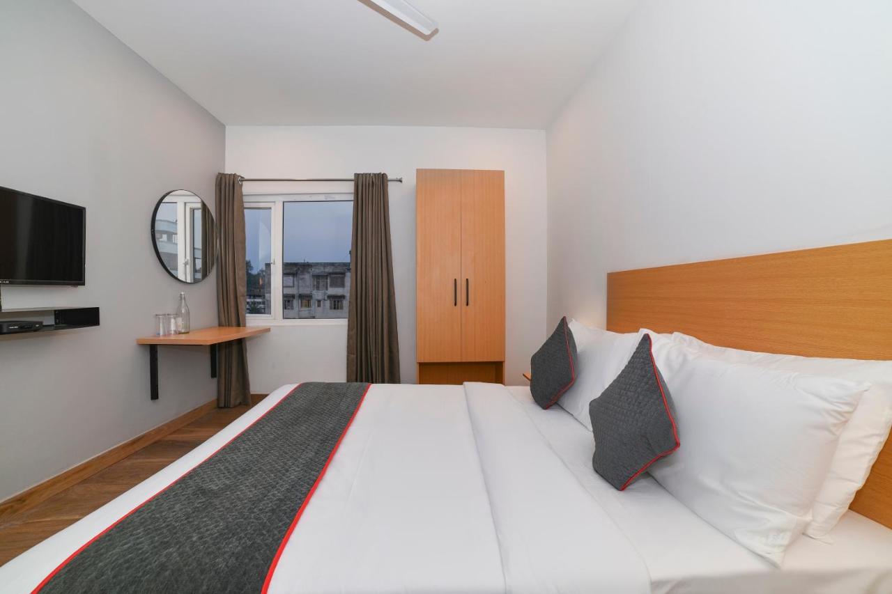 Vaccinated Staff- Oyo Townhouse 384 Nk Hotels Dispur Eksteriør billede