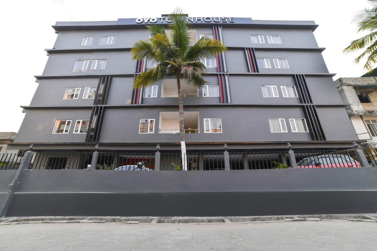 Vaccinated Staff- Oyo Townhouse 384 Nk Hotels Dispur Eksteriør billede
