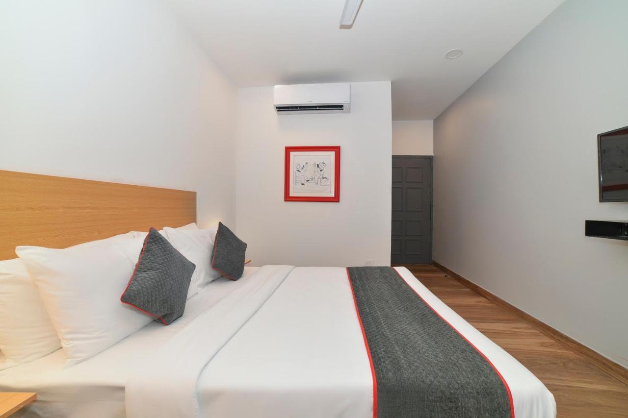 Vaccinated Staff- Oyo Townhouse 384 Nk Hotels Dispur Eksteriør billede